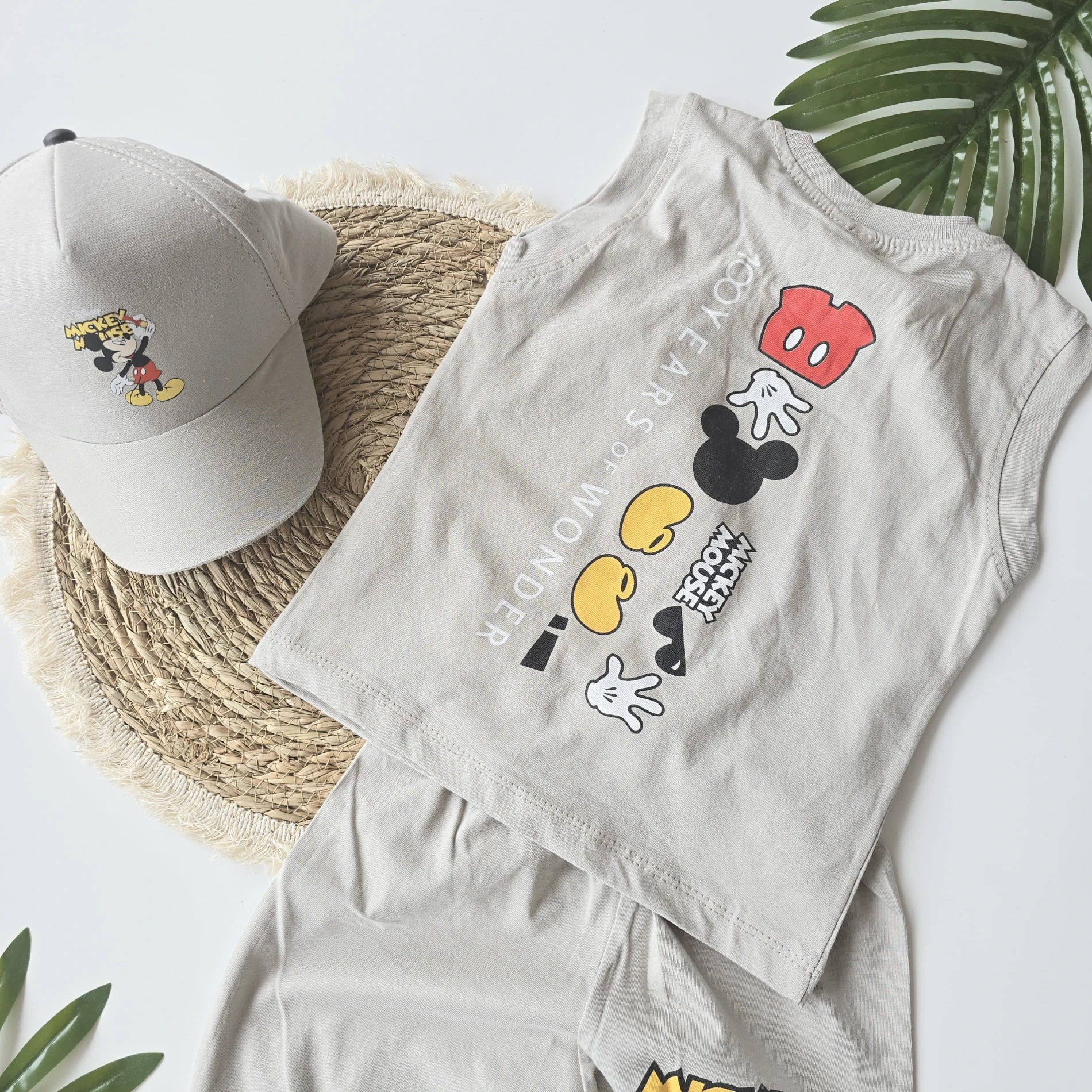Çocuk Takım Mickey Mouse Baskılı Sıfır Kol Şapkalı Sırt Baskı Detaylı 2-8 Yaş  Gri