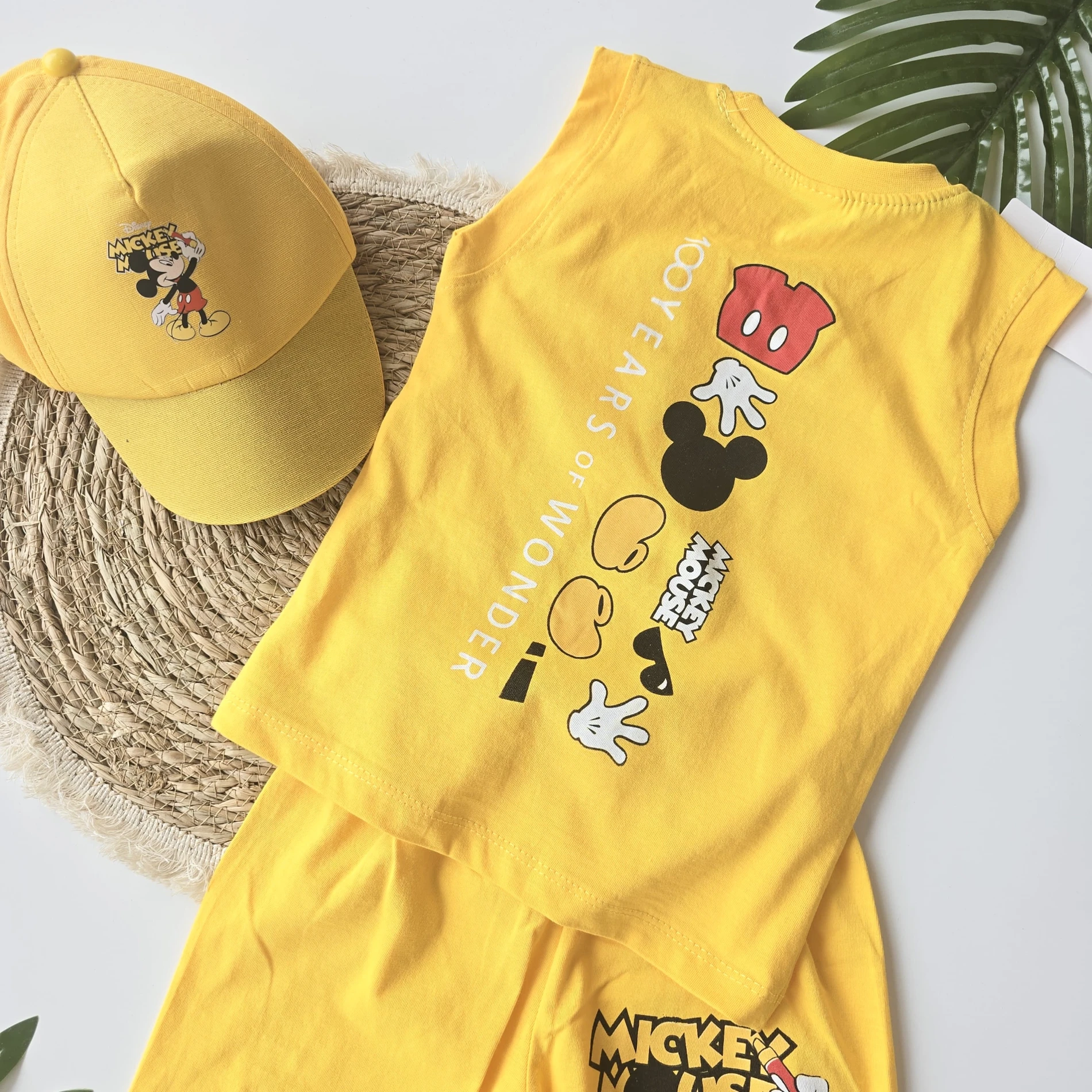 Çocuk Takım Mickey Mouse Baskılı Sıfır Kol Şapkalı Sırt Baskı Detaylı 2-8 Yaş Sarı