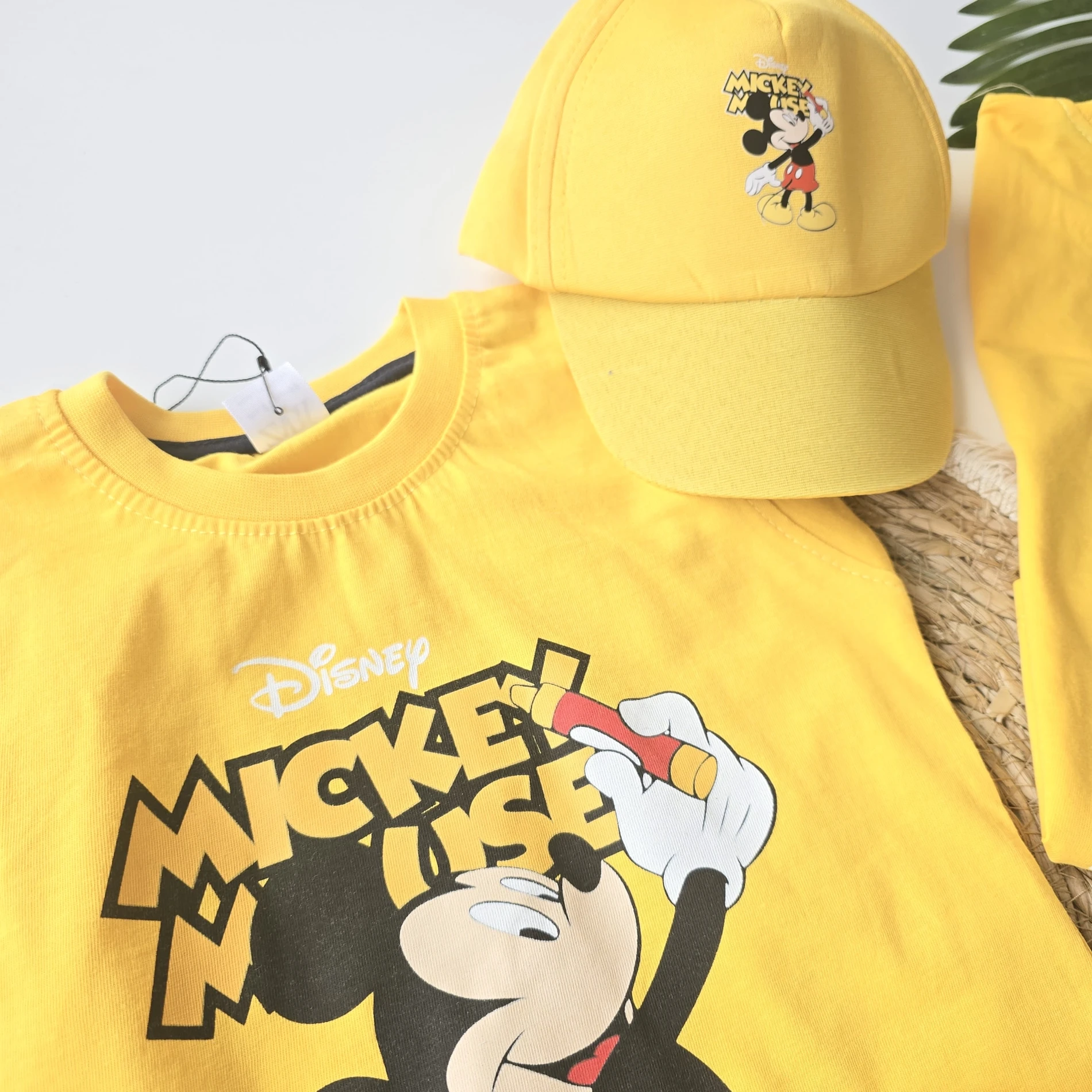 Çocuk Takım Mickey Mouse Baskılı Sıfır Kol Şapkalı Sırt Baskı Detaylı 2-8 Yaş Sarı