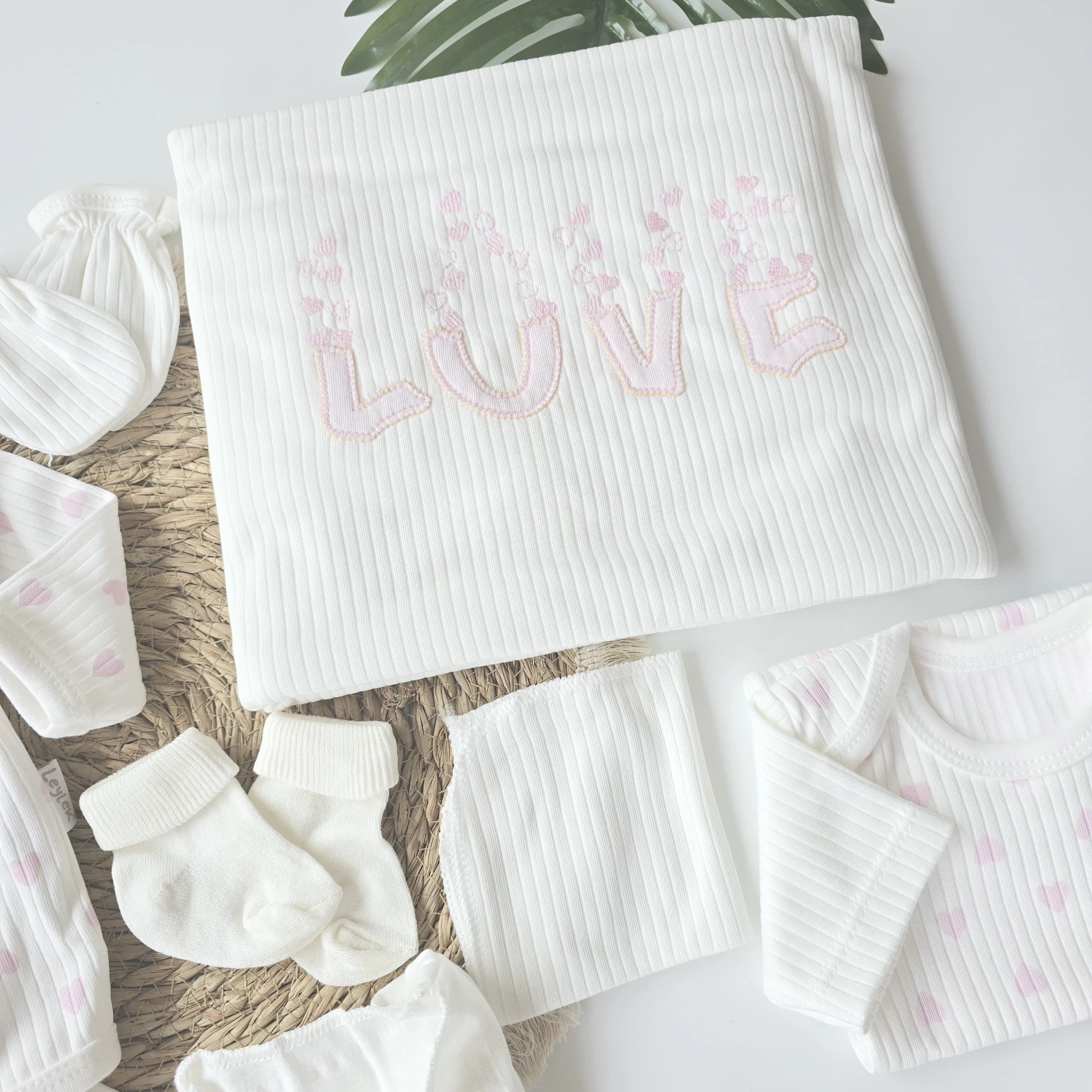 Bebek Hastane Çıkışı 10'Lu %100 Pamuk Kalpli Love Detaylı 0-3 Ay